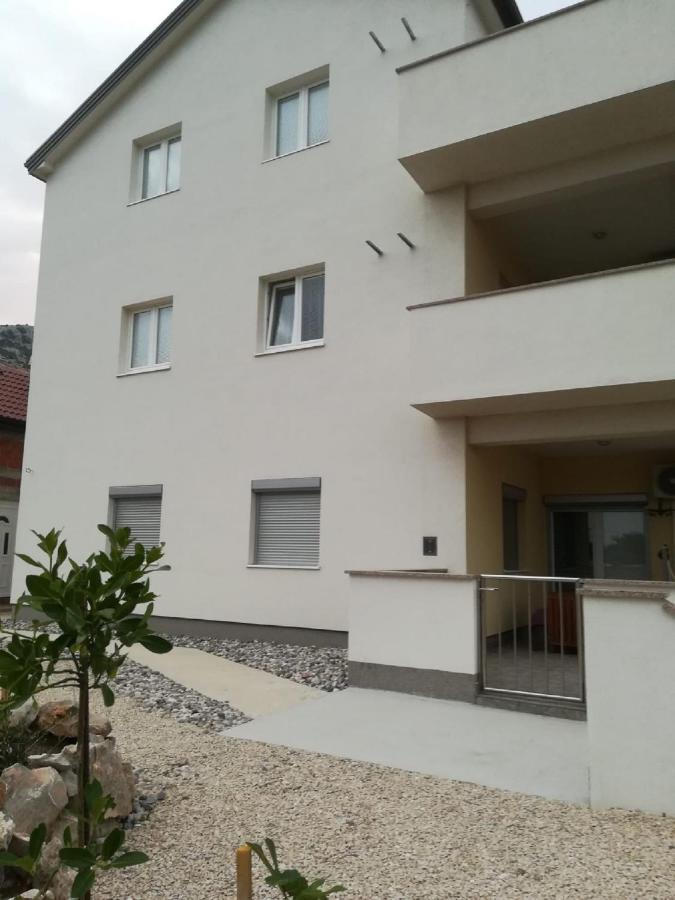 Apartment Villa Bijele Stijene Karlobag Eksteriør bilde