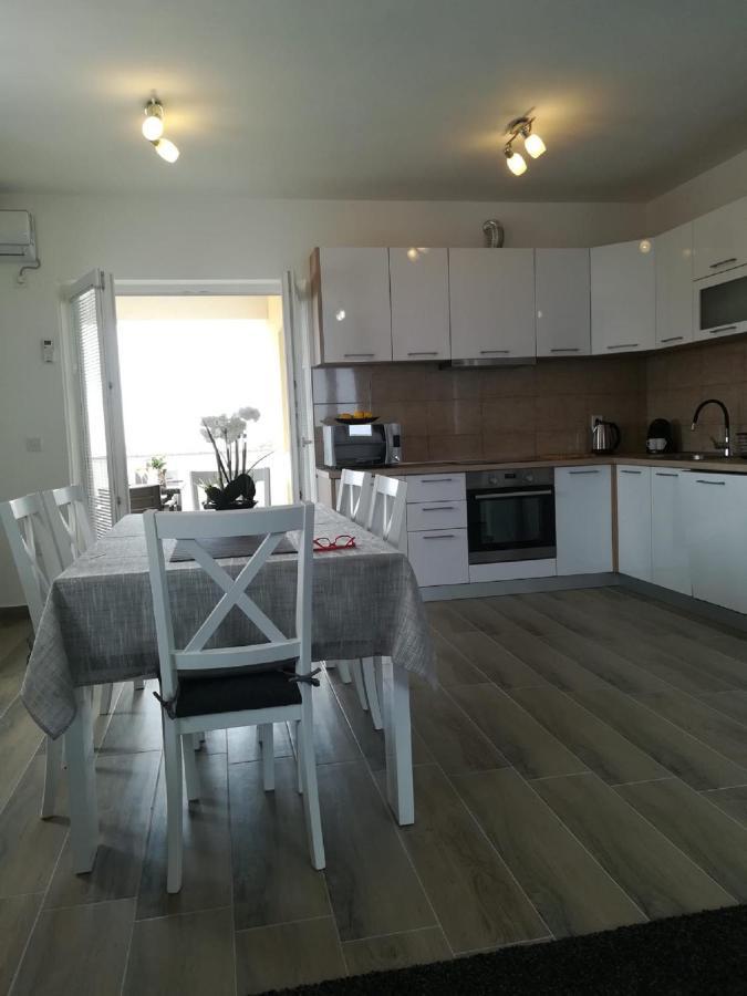 Apartment Villa Bijele Stijene Karlobag Eksteriør bilde