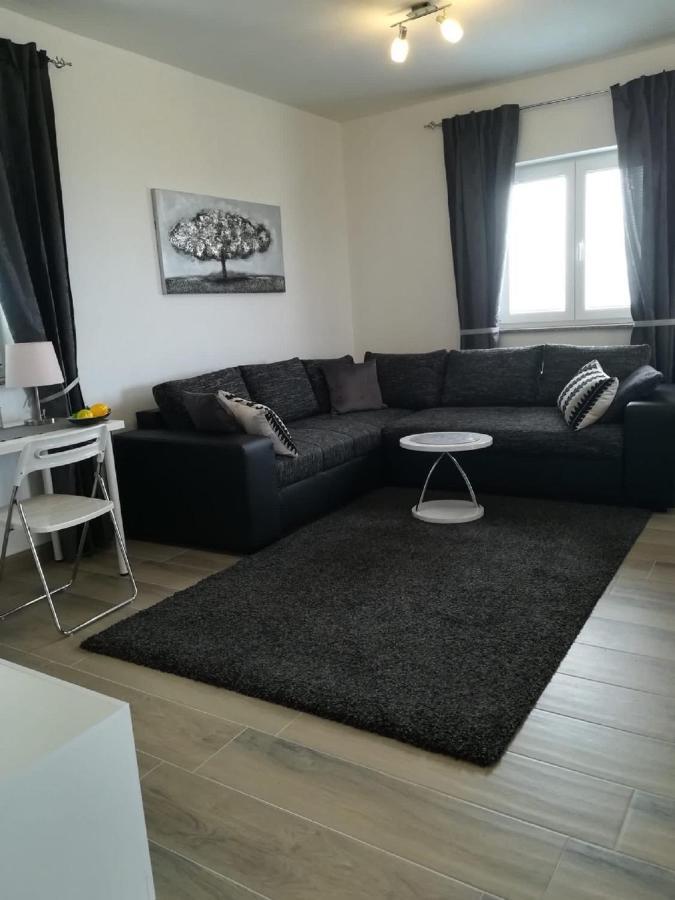 Apartment Villa Bijele Stijene Karlobag Eksteriør bilde